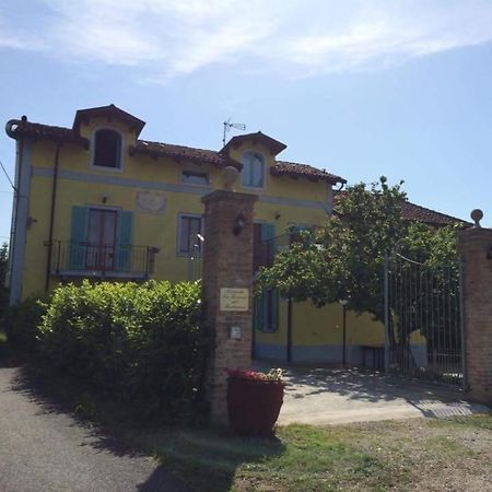 ネヴィーリエ La Terrazza Del Barbaresco Bed & Breakfast エクステリア 写真