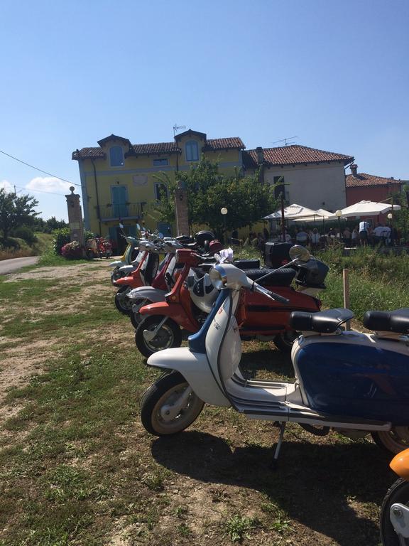 ネヴィーリエ La Terrazza Del Barbaresco Bed & Breakfast エクステリア 写真