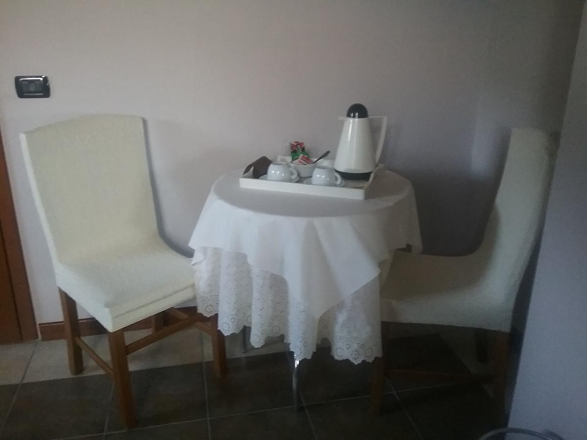 ネヴィーリエ La Terrazza Del Barbaresco Bed & Breakfast エクステリア 写真