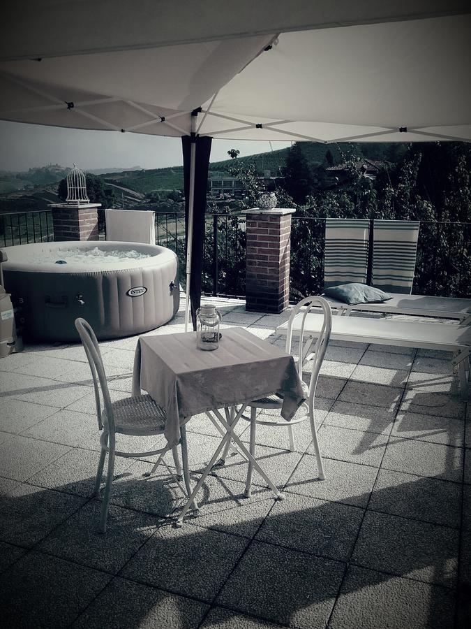 ネヴィーリエ La Terrazza Del Barbaresco Bed & Breakfast エクステリア 写真