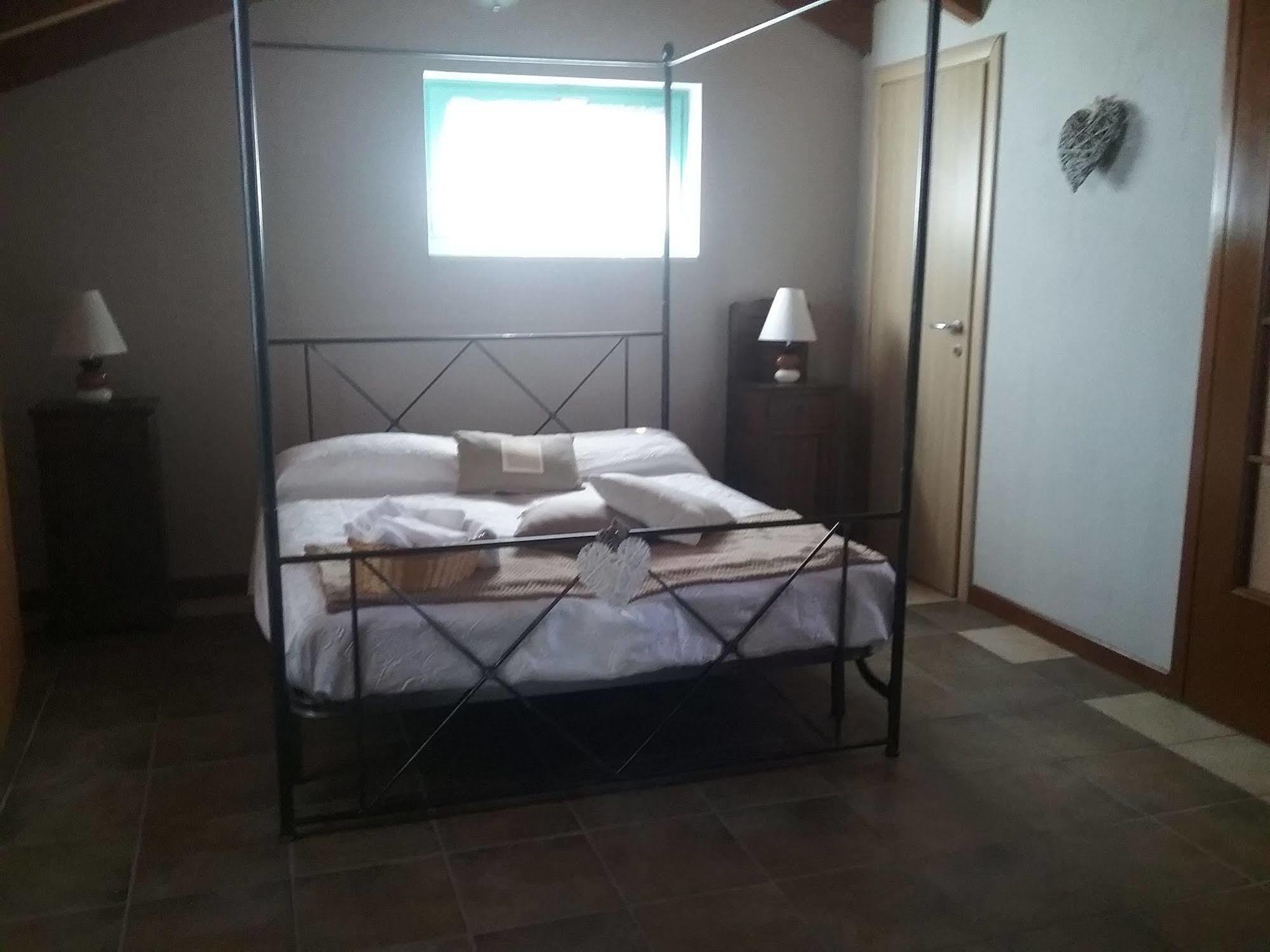 ネヴィーリエ La Terrazza Del Barbaresco Bed & Breakfast エクステリア 写真