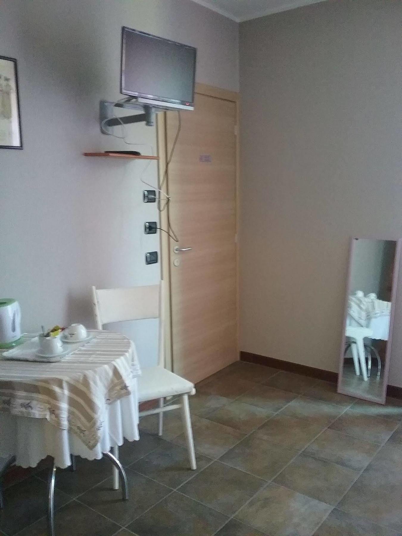 ネヴィーリエ La Terrazza Del Barbaresco Bed & Breakfast エクステリア 写真
