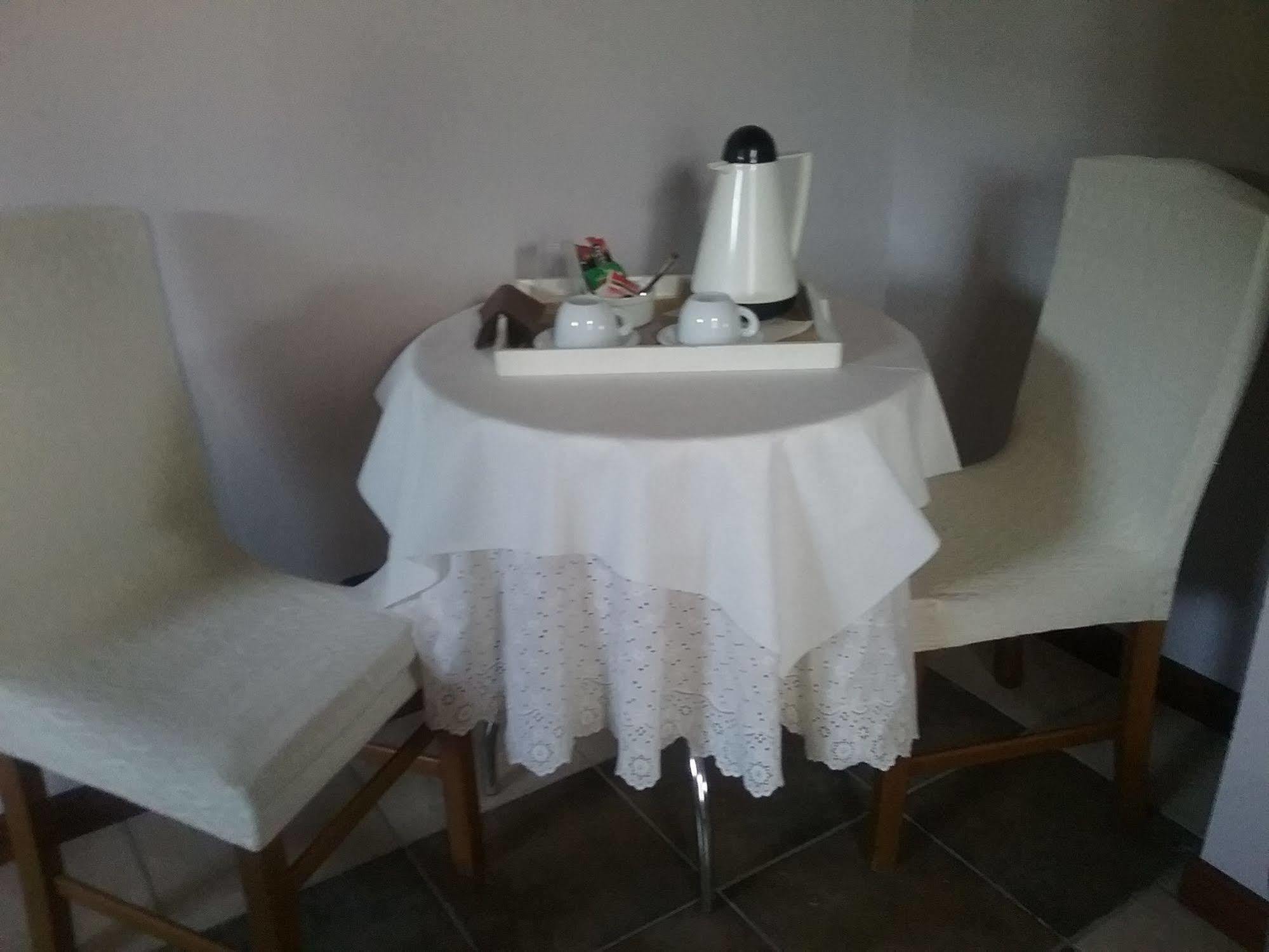 ネヴィーリエ La Terrazza Del Barbaresco Bed & Breakfast エクステリア 写真