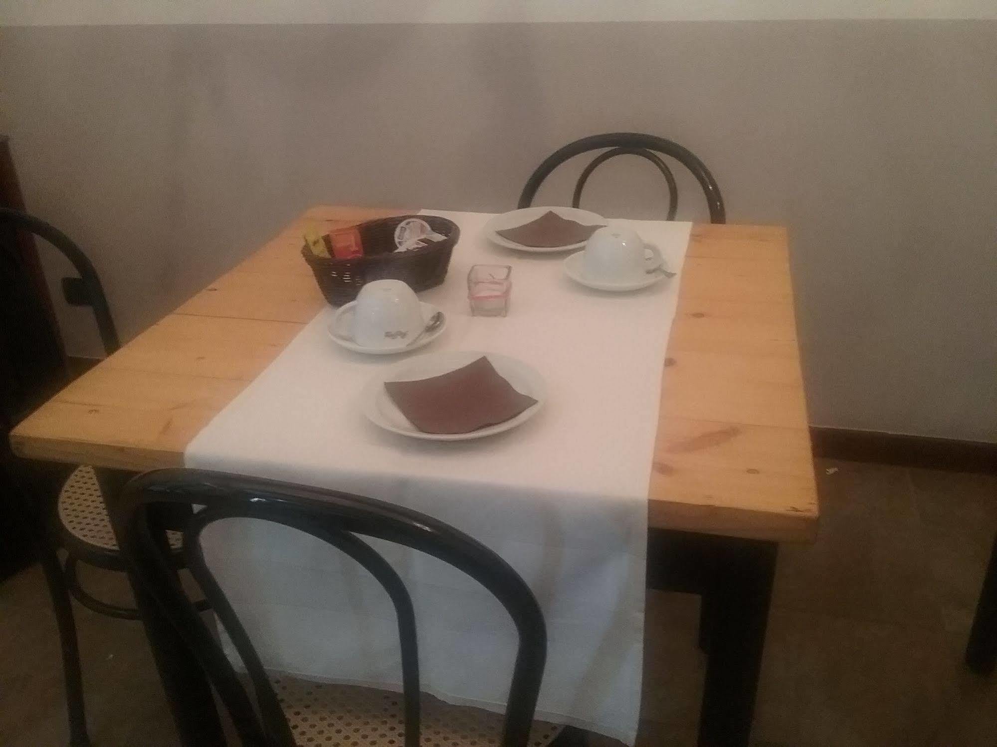 ネヴィーリエ La Terrazza Del Barbaresco Bed & Breakfast エクステリア 写真