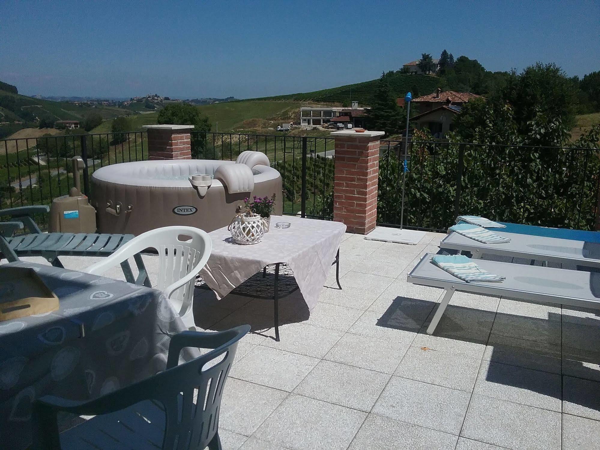 ネヴィーリエ La Terrazza Del Barbaresco Bed & Breakfast エクステリア 写真