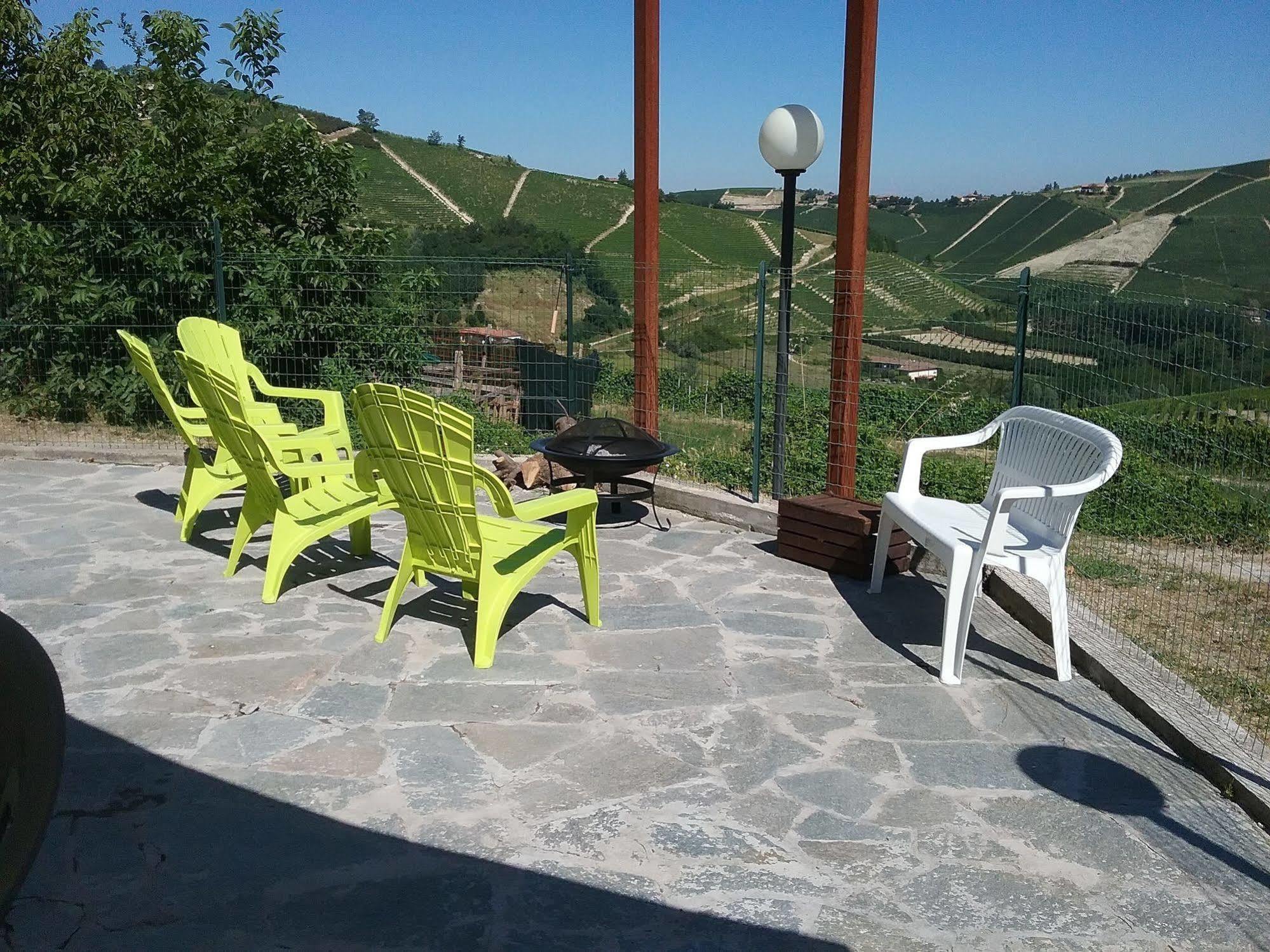 ネヴィーリエ La Terrazza Del Barbaresco Bed & Breakfast エクステリア 写真